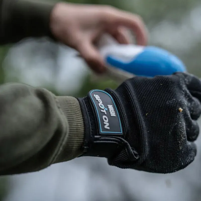Cannes - NASH Gant de lancer Droitié Spot On Casting Glove